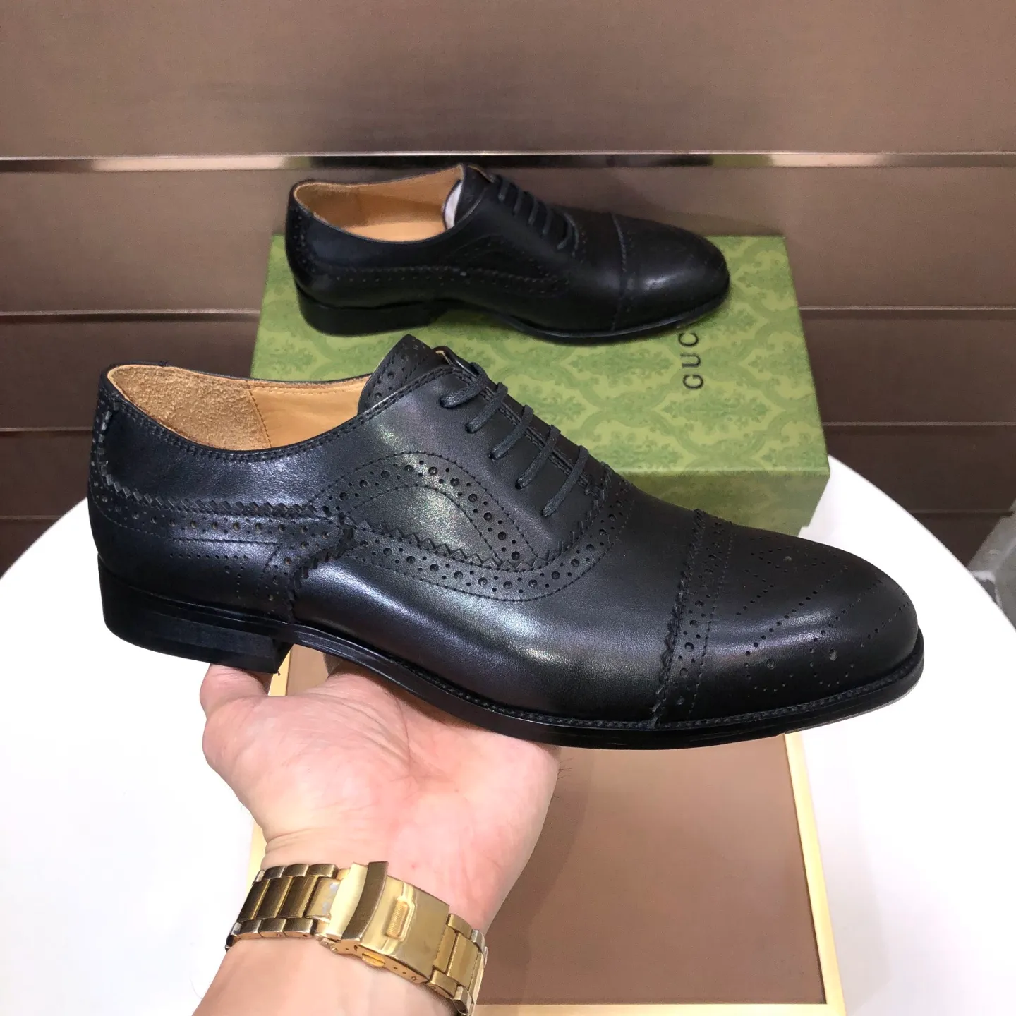 Men's shoes 💰660💰 Brand: GUCCI (Gucci) Standard code: Men's size 38/44 (45/46 can be customized) Grade: Same as the official website Original quality Material: Original cowhide Water-dyed cowhide lining Original rubber outsole Style category: Men's fashionable casual leather shoes Distinguished big-name luxury elements top luxury Color: Actual picture